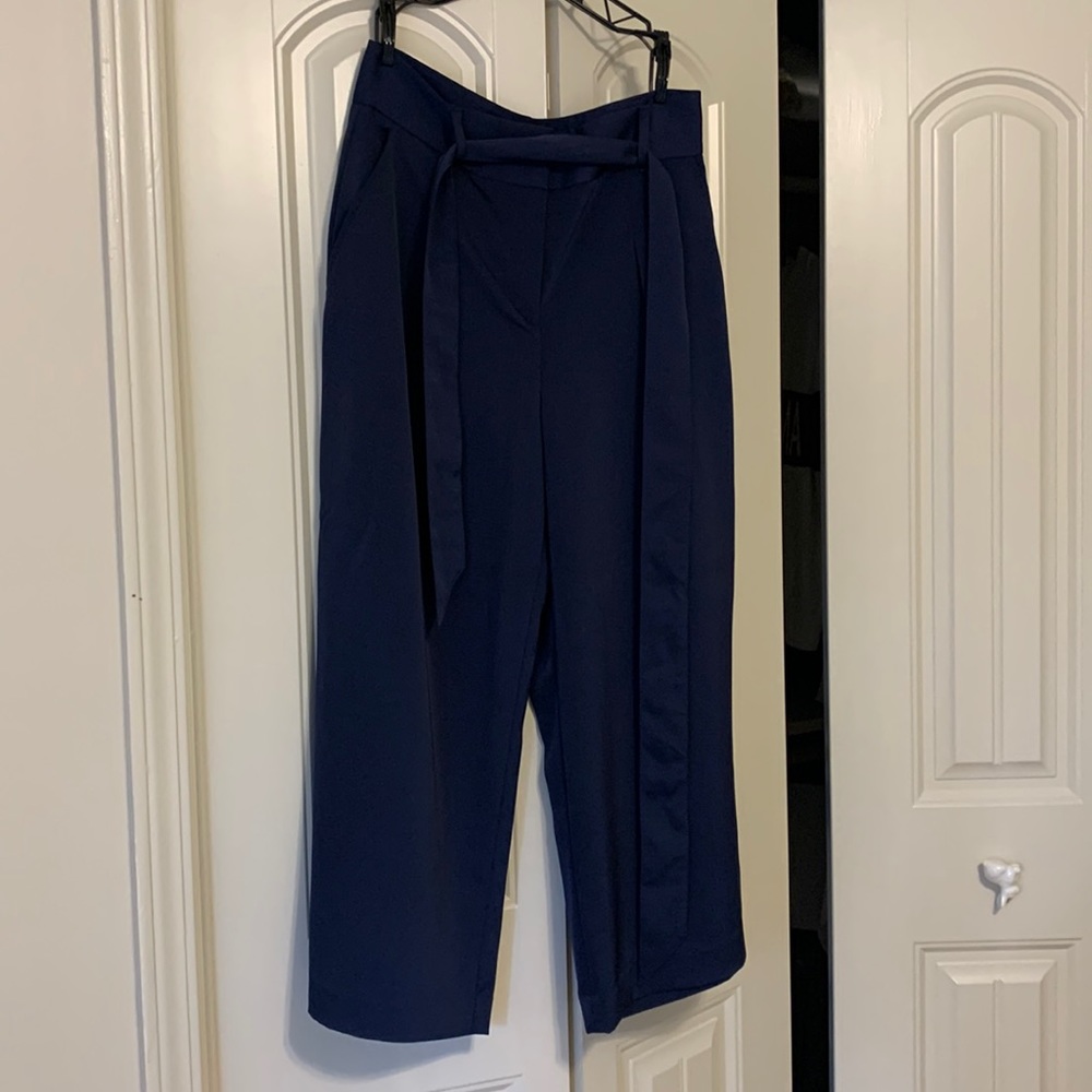 LOFT size 4 wide leg cropped dress pants! Great used condition.